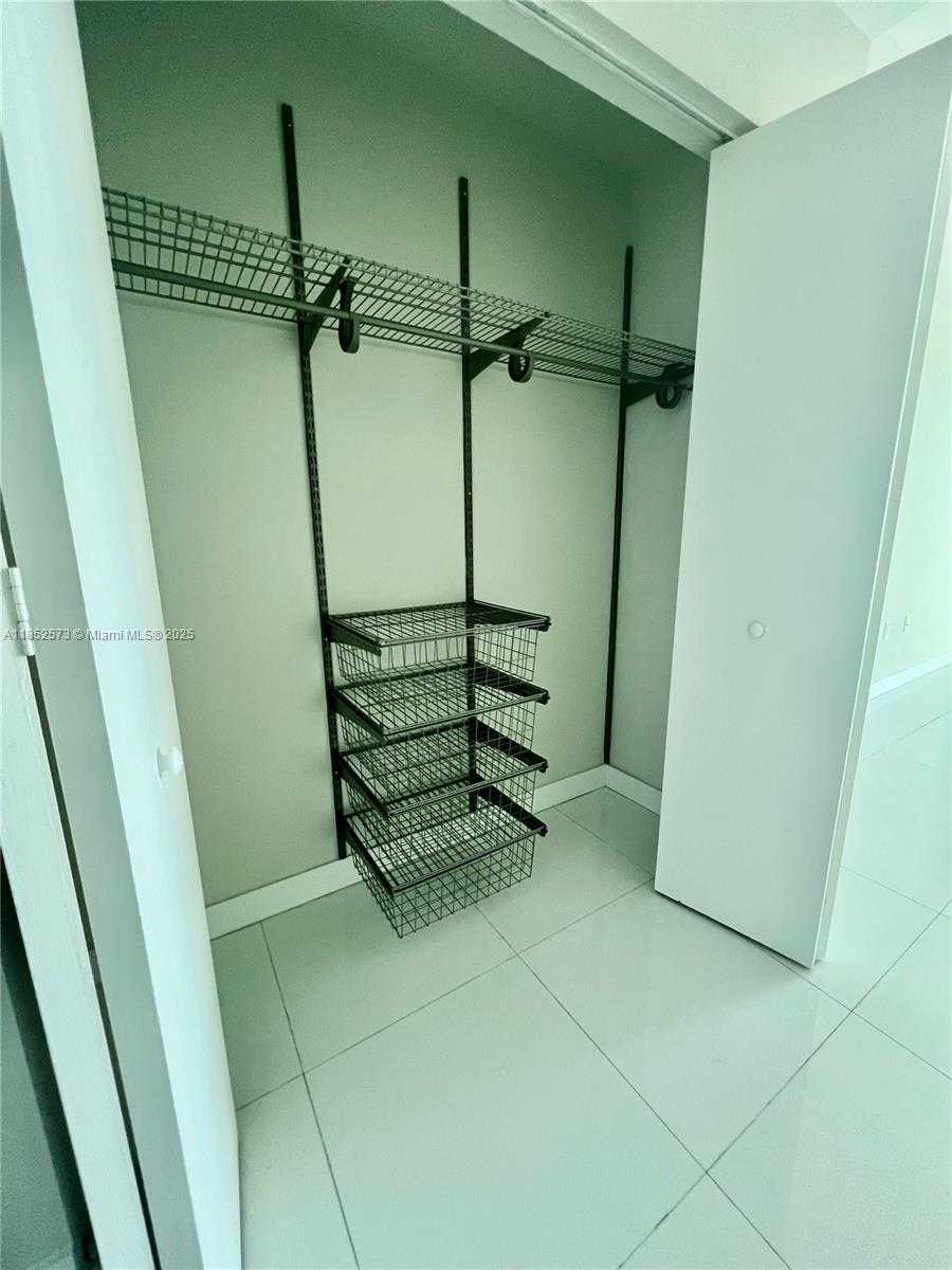 Small Image of 900 BISCAYNE BLVD #3010, Miami Number 11