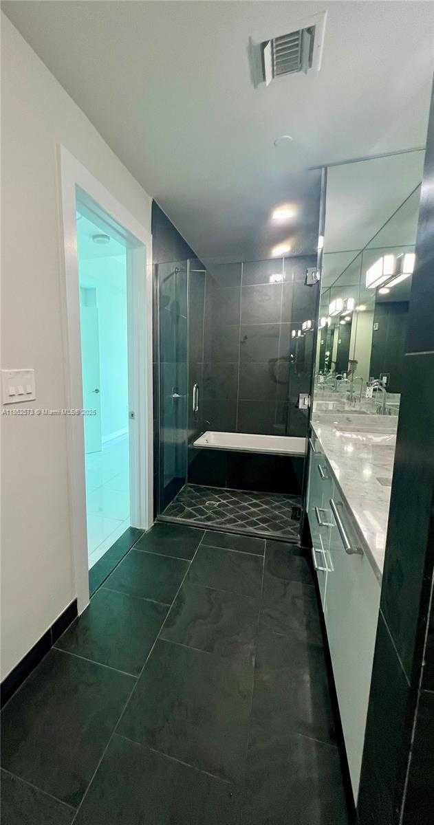 Small Image of 900 BISCAYNE BLVD #3010, Miami Number 14