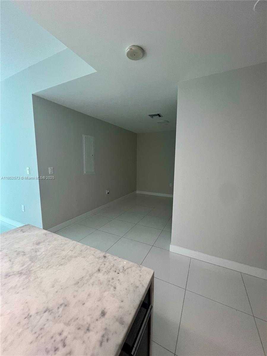 Small Image of 900 BISCAYNE BLVD #3010, Miami Number 7