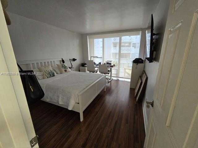 Small Image of 1440 BRICKELL BAY DR #605, Miami Number 11