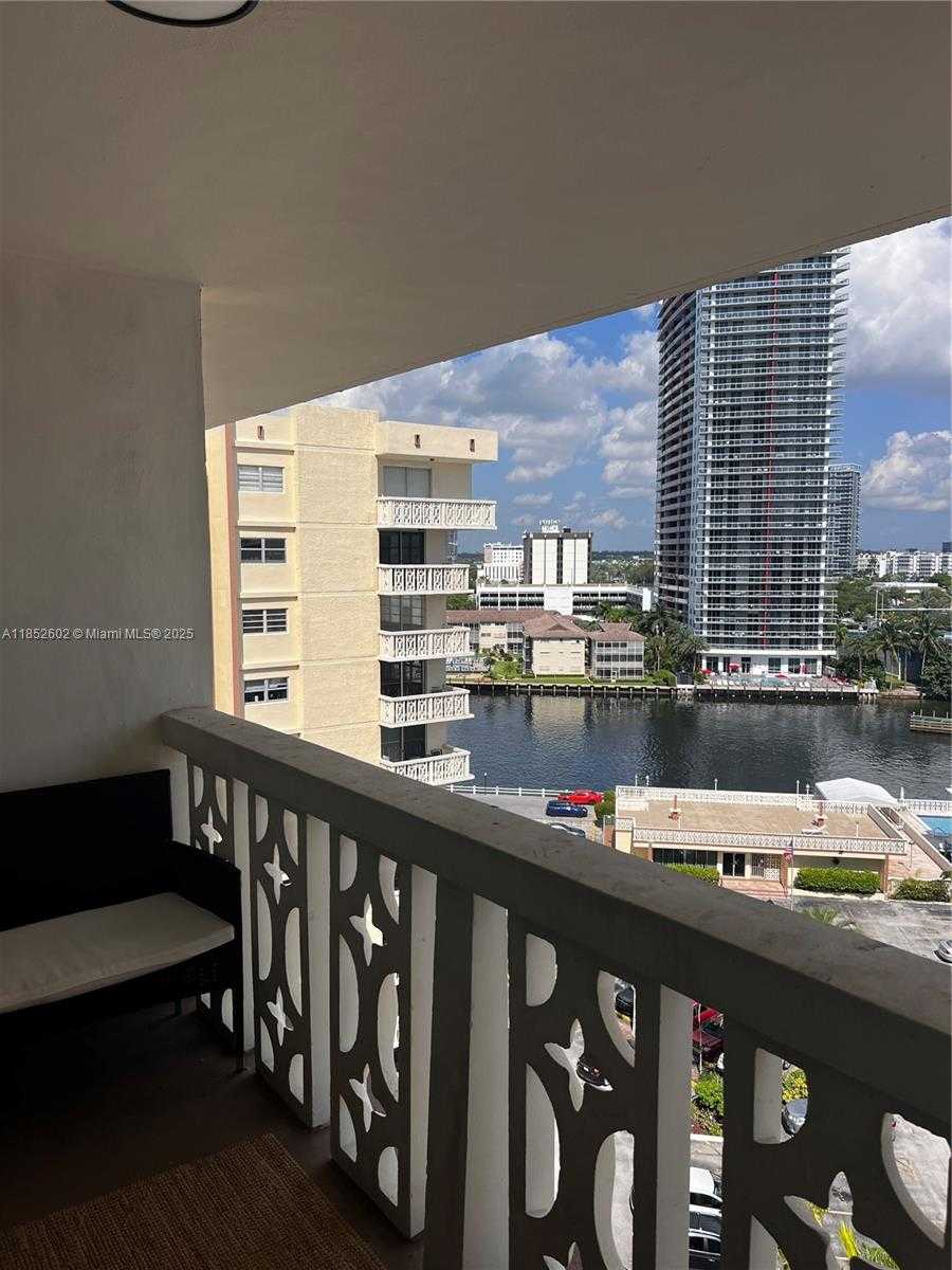 Small Image of 1825 SOUTH OCEAN DR #1007, Hallandale Beach Number 10
