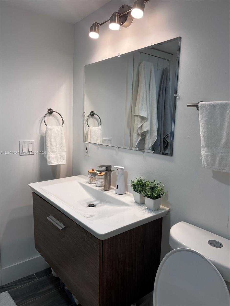 Small Image of 1825 SOUTH OCEAN DR #1007, Hallandale Beach Number 3