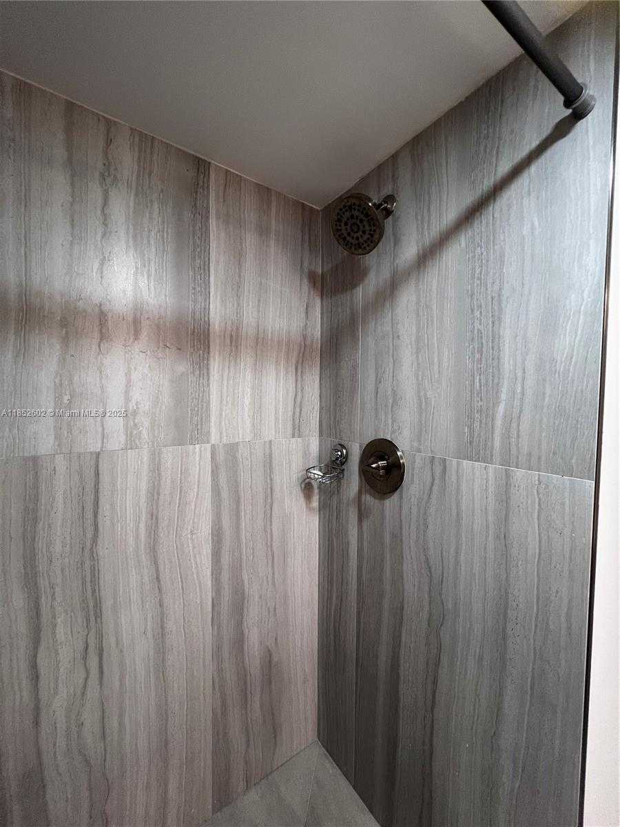 Small Image of 1825 SOUTH OCEAN DR #1007, Hallandale Beach Number 4