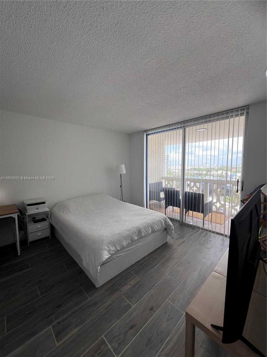Small Image of 1825 SOUTH OCEAN DR #1007, Hallandale Beach Number 5