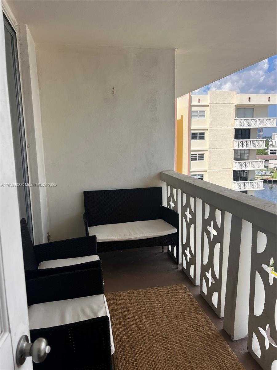 Small Image of 1825 SOUTH OCEAN DR #1007, Hallandale Beach Number 9