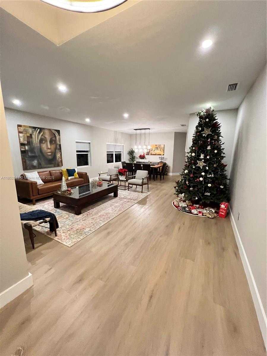 Small Image of 15628 SOUTH WEST 16TH ST, Pembroke Pines Number 14