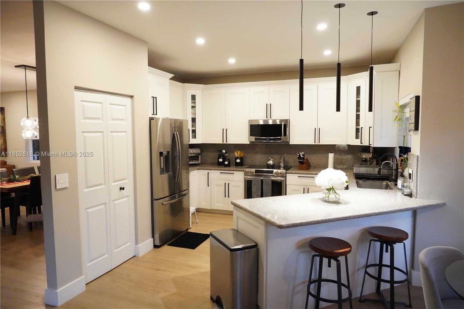 Small Image of 15628 SOUTH WEST 16TH ST, Pembroke Pines Number 4