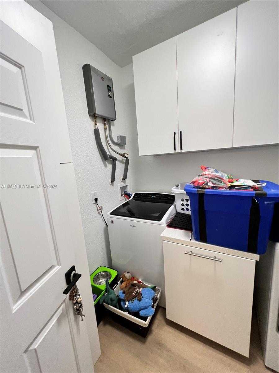 Small Image of 15628 SOUTH WEST 16TH ST, Pembroke Pines Number 43