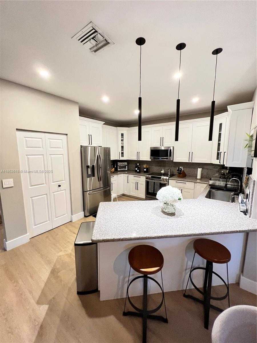 Small Image of 15628 SOUTH WEST 16TH ST, Pembroke Pines Number 6