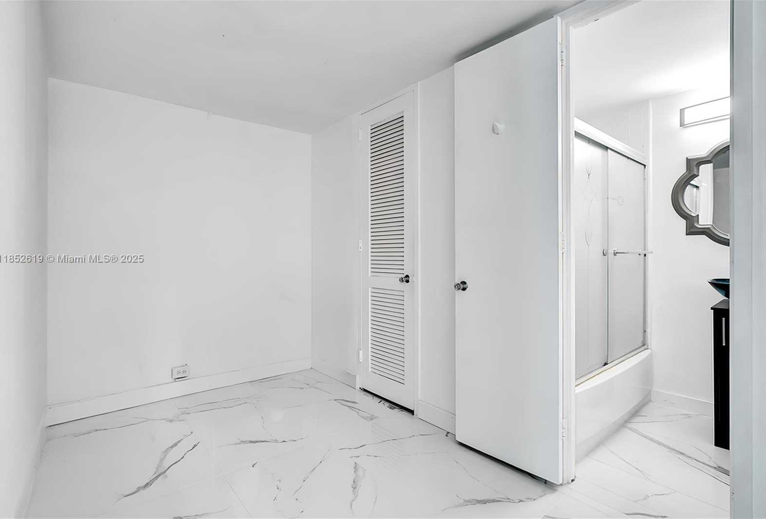 Small Image of 5055 COLLINS AVE #5A, Miami Beach Number 17