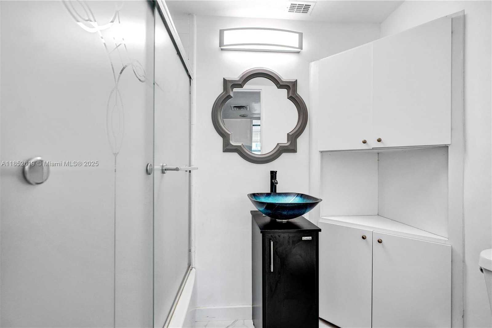 Small Image of 5055 COLLINS AVE #5A, Miami Beach Number 19
