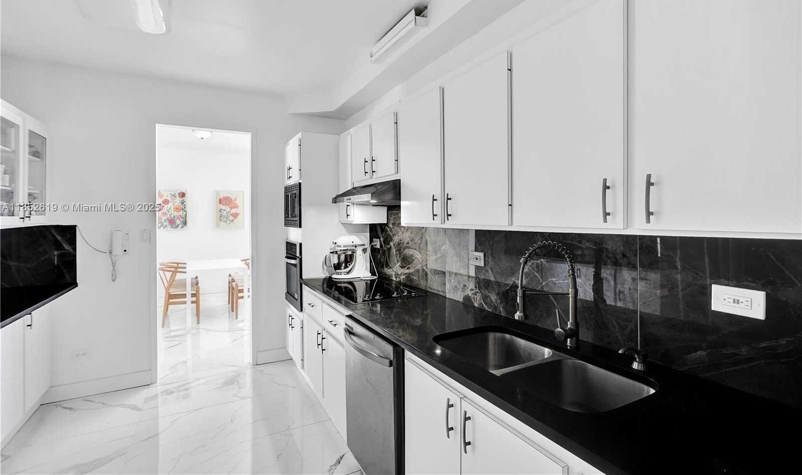 Small Image of 5055 COLLINS AVE #5A, Miami Beach Number 21