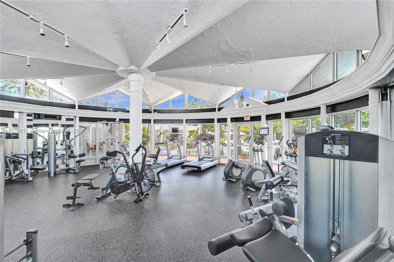 Small Image of 5055 COLLINS AVE #5A, Miami Beach Number 34