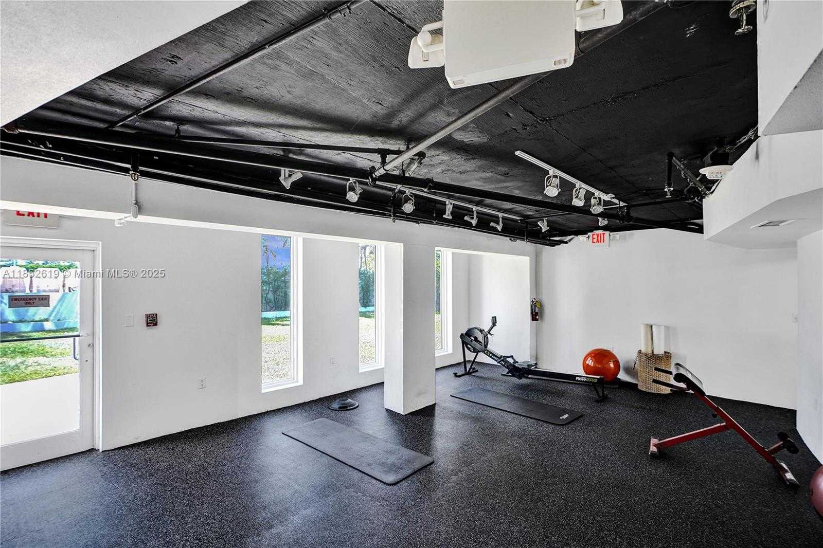 Small Image of 5055 COLLINS AVE #5A, Miami Beach Number 36