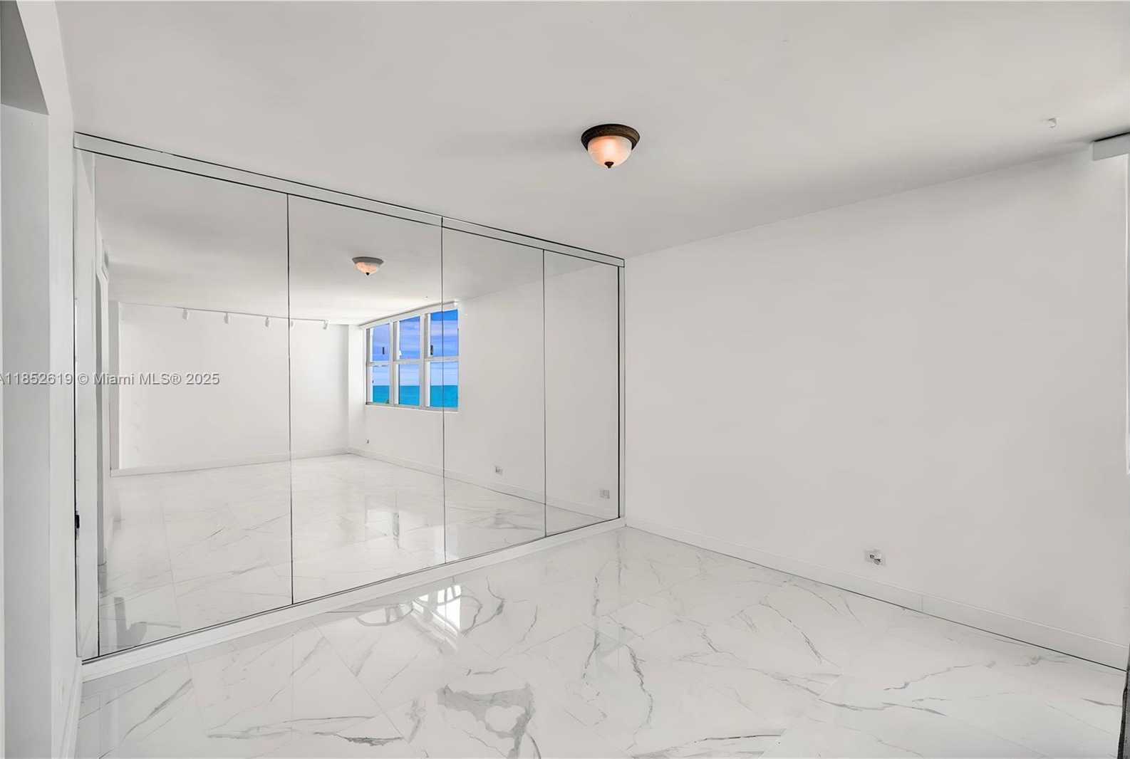 Small Image of 5055 COLLINS AVE #5A, Miami Beach Number 4