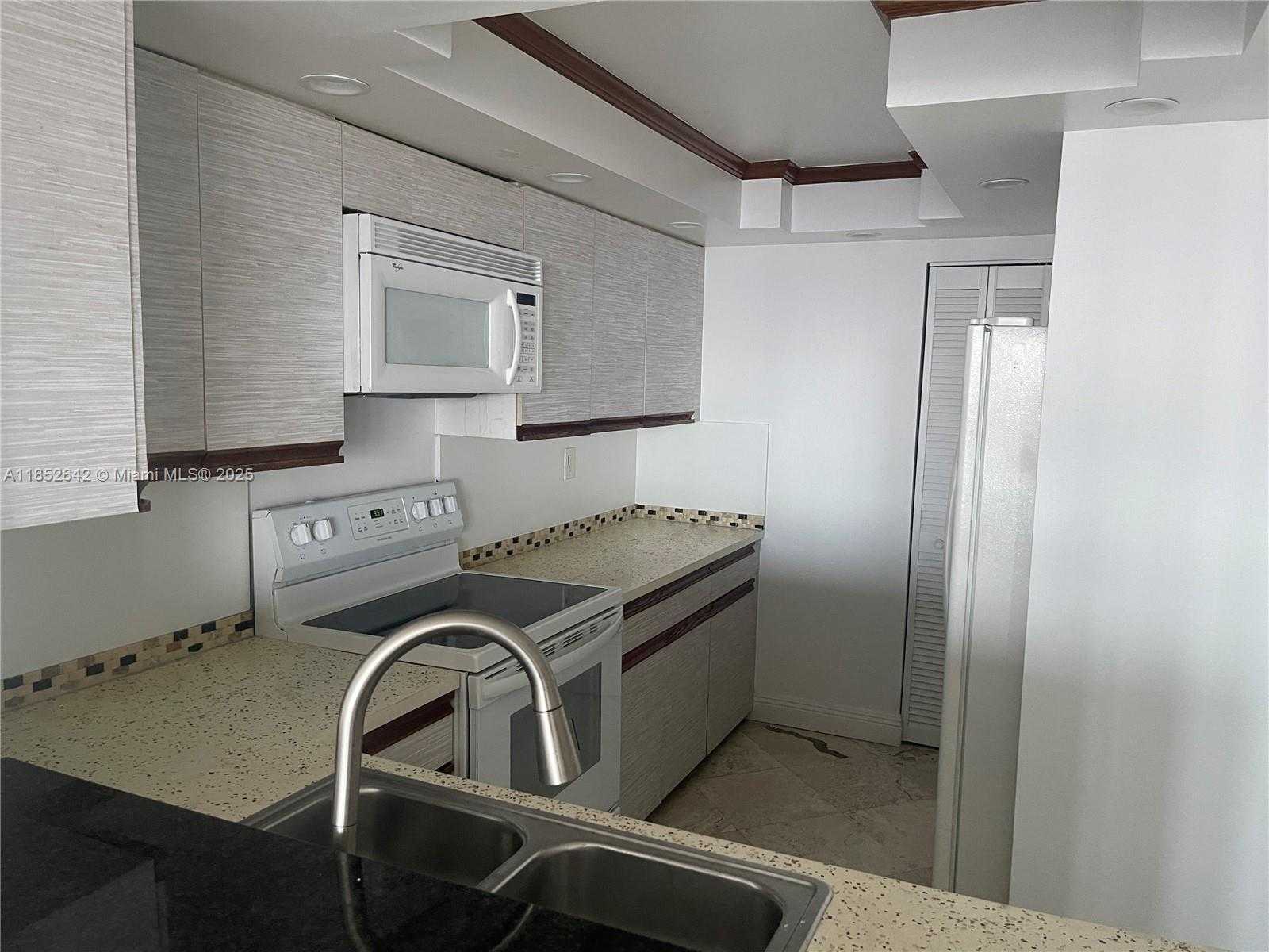 Small Image of 1717 NORTH BAYSHORE DR #B-4155, Miami Number 10