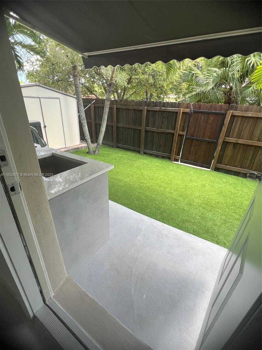 Small Image of 5004 SOUTH WEST 140TH CT #A, Miami Number 14