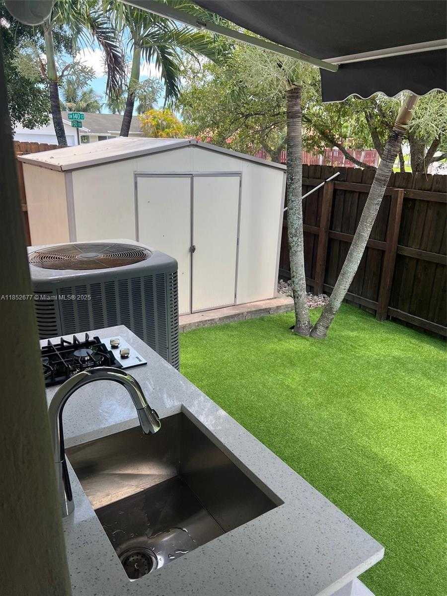 Small Image of 5004 SOUTH WEST 140TH CT #A, Miami Number 17