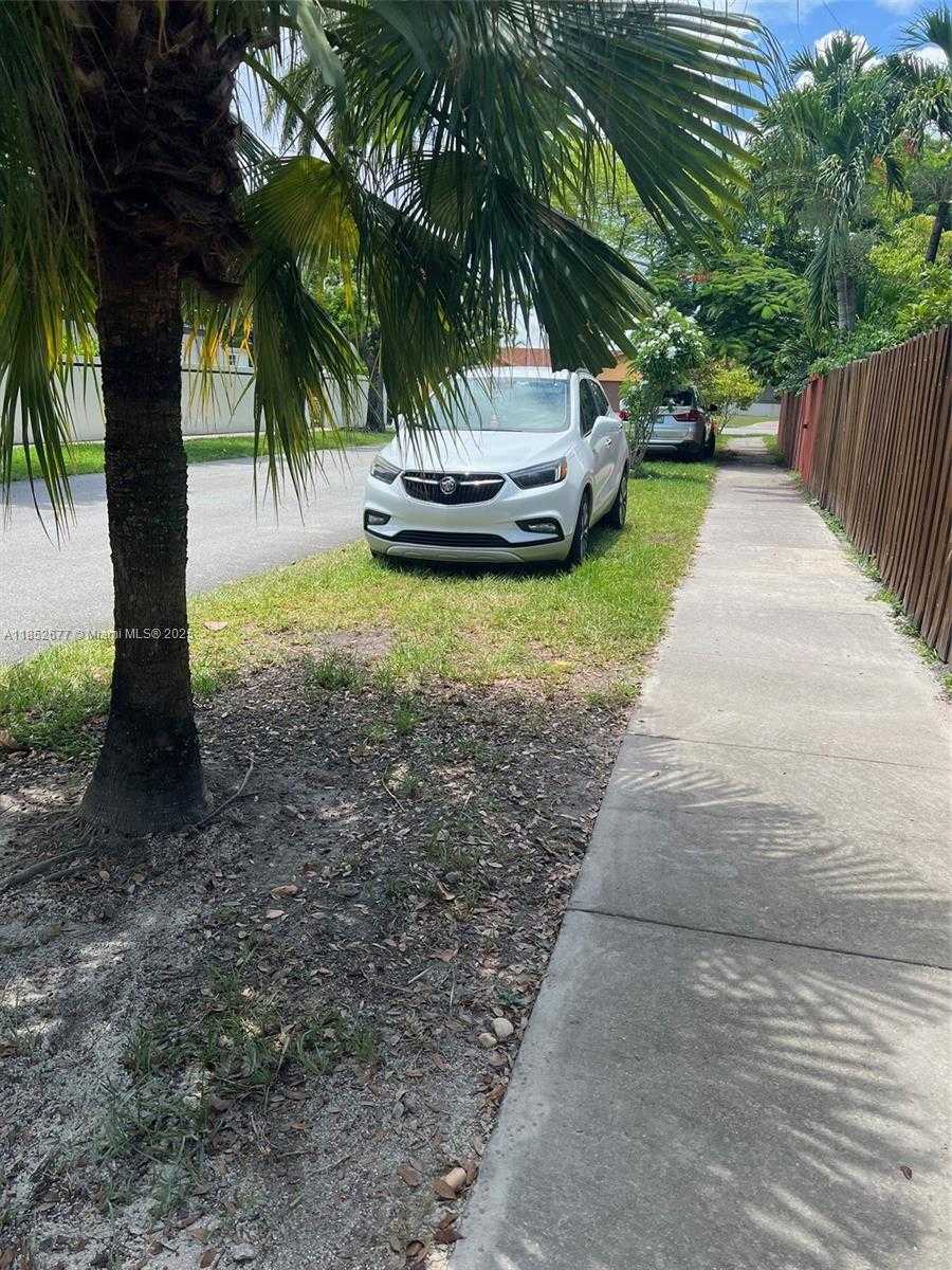Small Image of 5004 SOUTH WEST 140TH CT #A, Miami Number 19