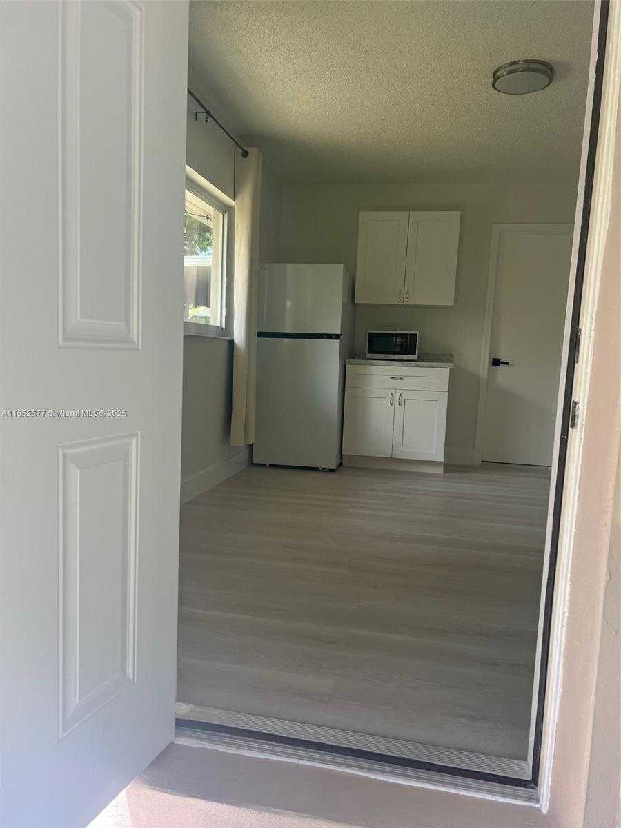 Small Image of 5004 SOUTH WEST 140TH CT #A, Miami Number 22