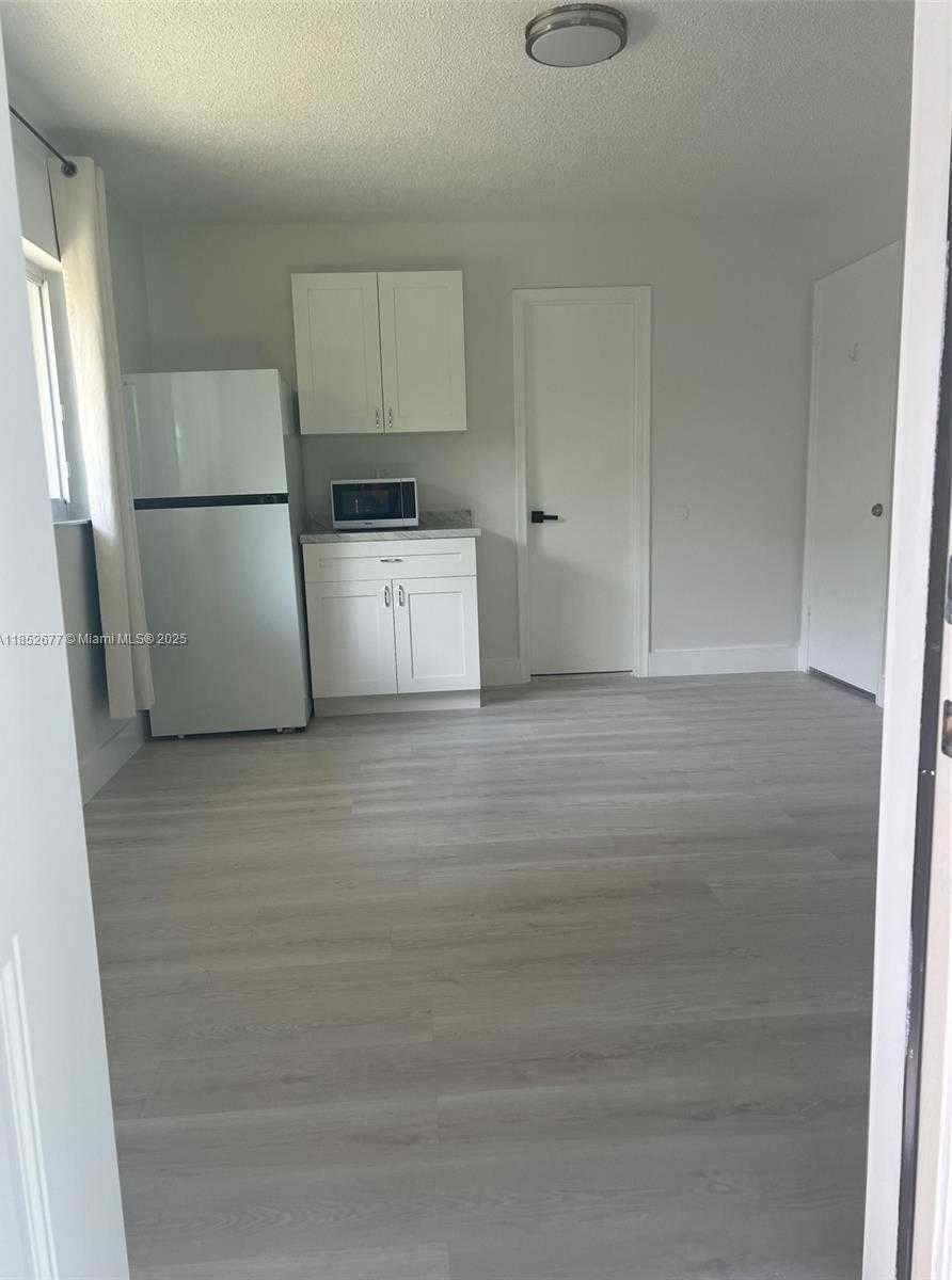 Small Image of 5004 SOUTH WEST 140TH CT #A, Miami Number 23