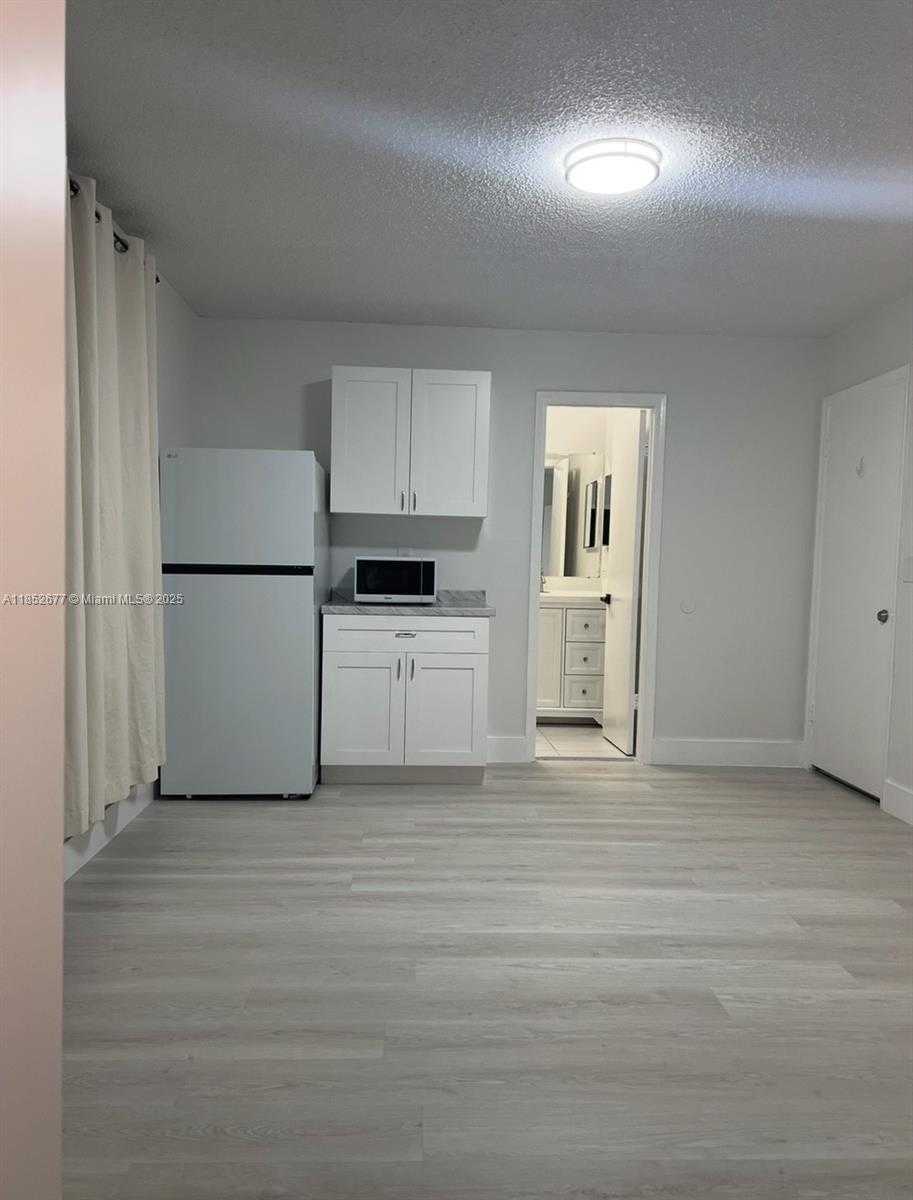 Small Image of 5004 SOUTH WEST 140TH CT #A, Miami Number 25