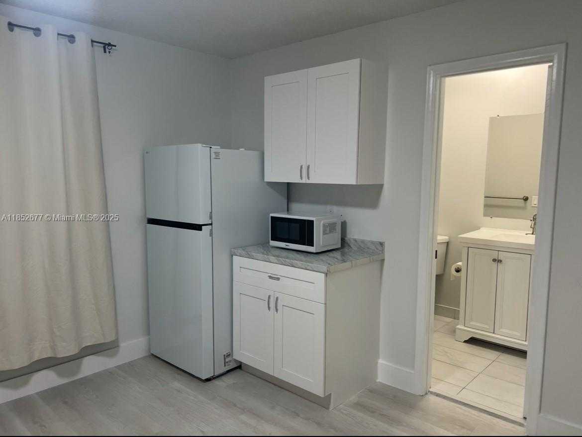 Small Image of 5004 SOUTH WEST 140TH CT #A, Miami Number 28