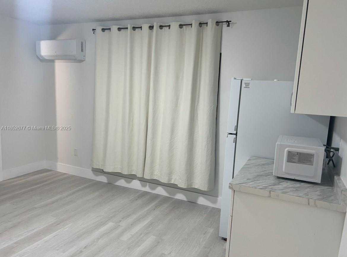 Small Image of 5004 SOUTH WEST 140TH CT #A, Miami Number 29