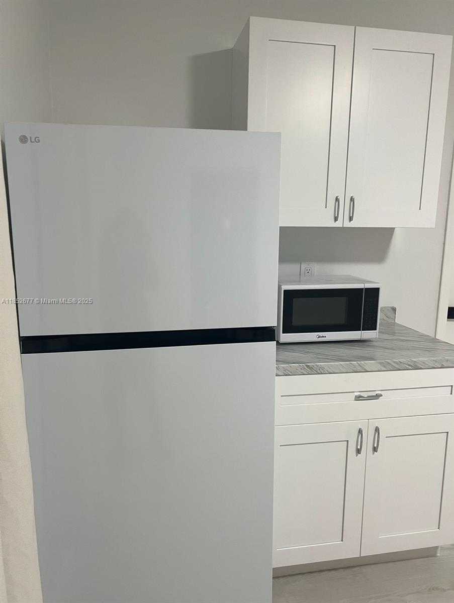 Small Image of 5004 SOUTH WEST 140TH CT #A, Miami Number 31