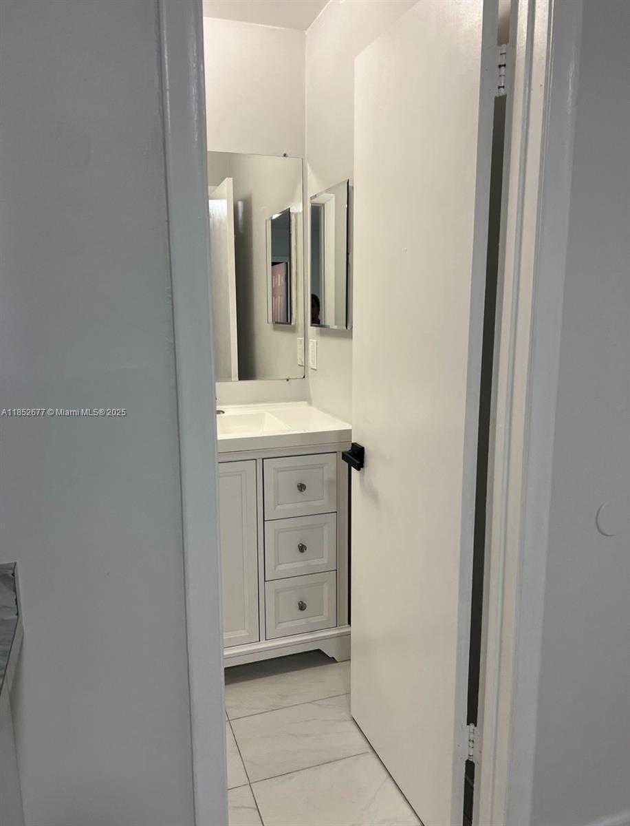 Small Image of 5004 SOUTH WEST 140TH CT #A, Miami Number 33