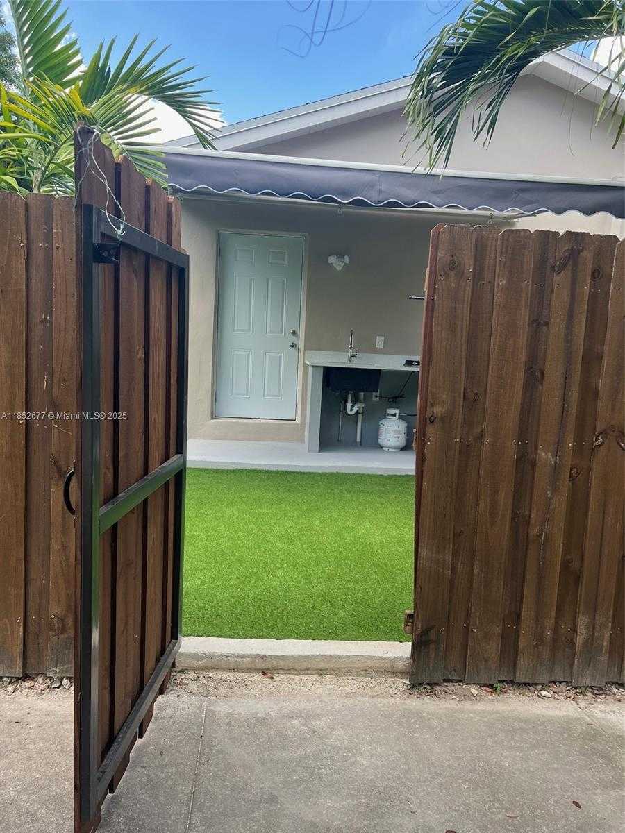 Small Image of 5004 SOUTH WEST 140TH CT #A, Miami Number 5