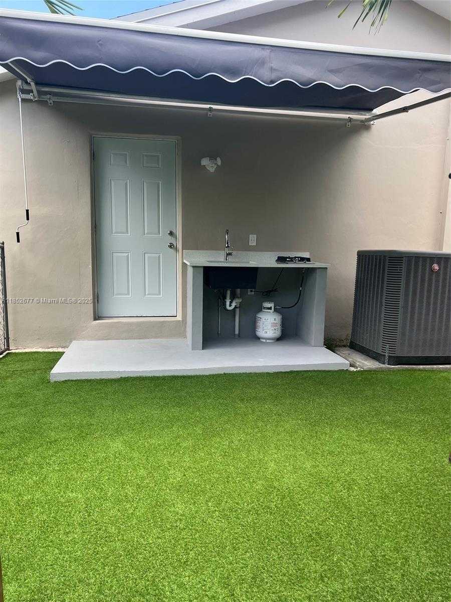 Small Image of 5004 SOUTH WEST 140TH CT #A, Miami Number 6
