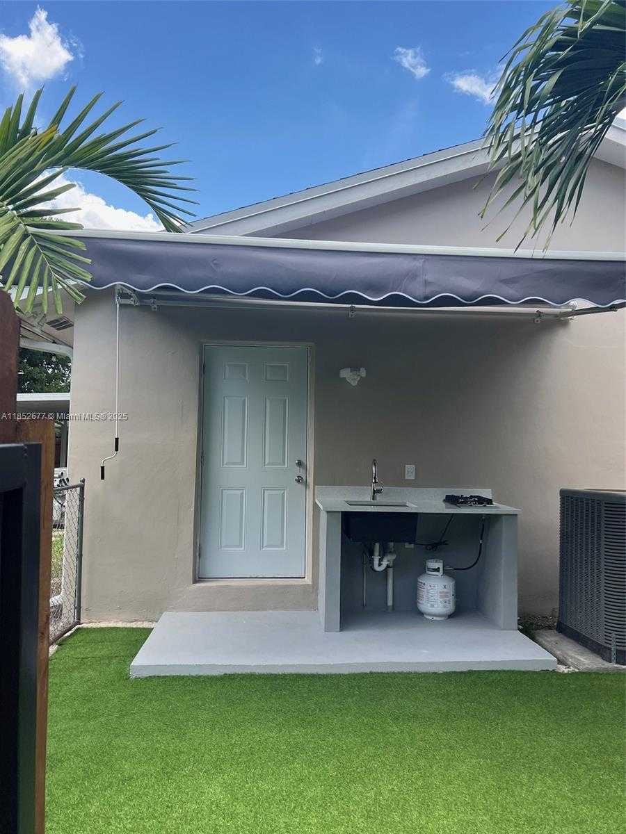 Small Image of 5004 SOUTH WEST 140TH CT #A, Miami Number 7