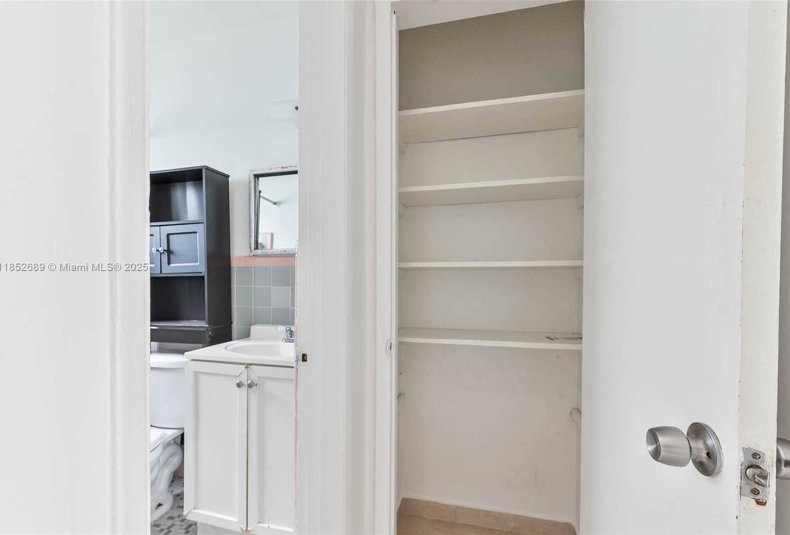 Small Image of 934 MERIDIAN AVE #15, Miami Beach Number 12