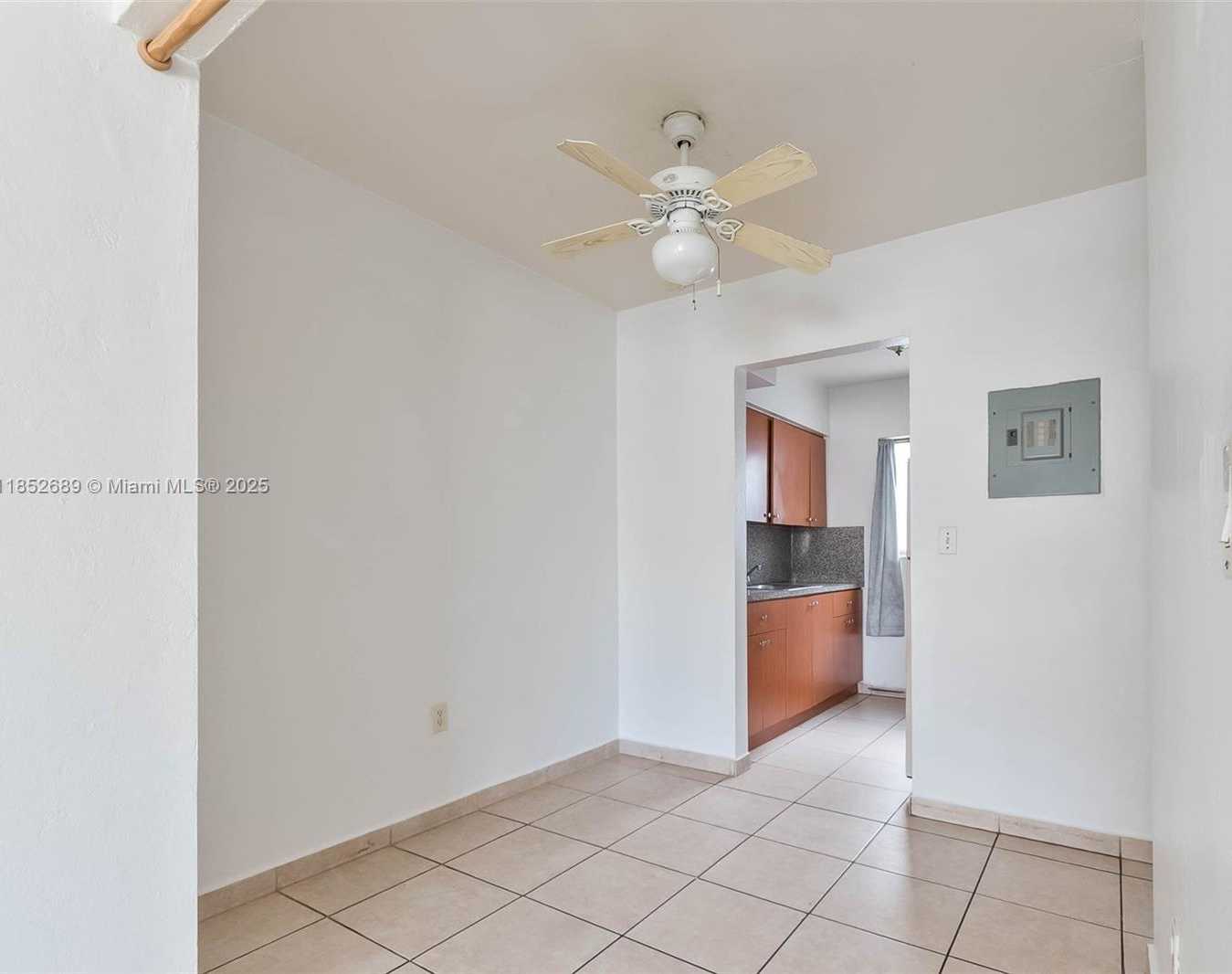 Small Image of 934 MERIDIAN AVE #15, Miami Beach Number 13