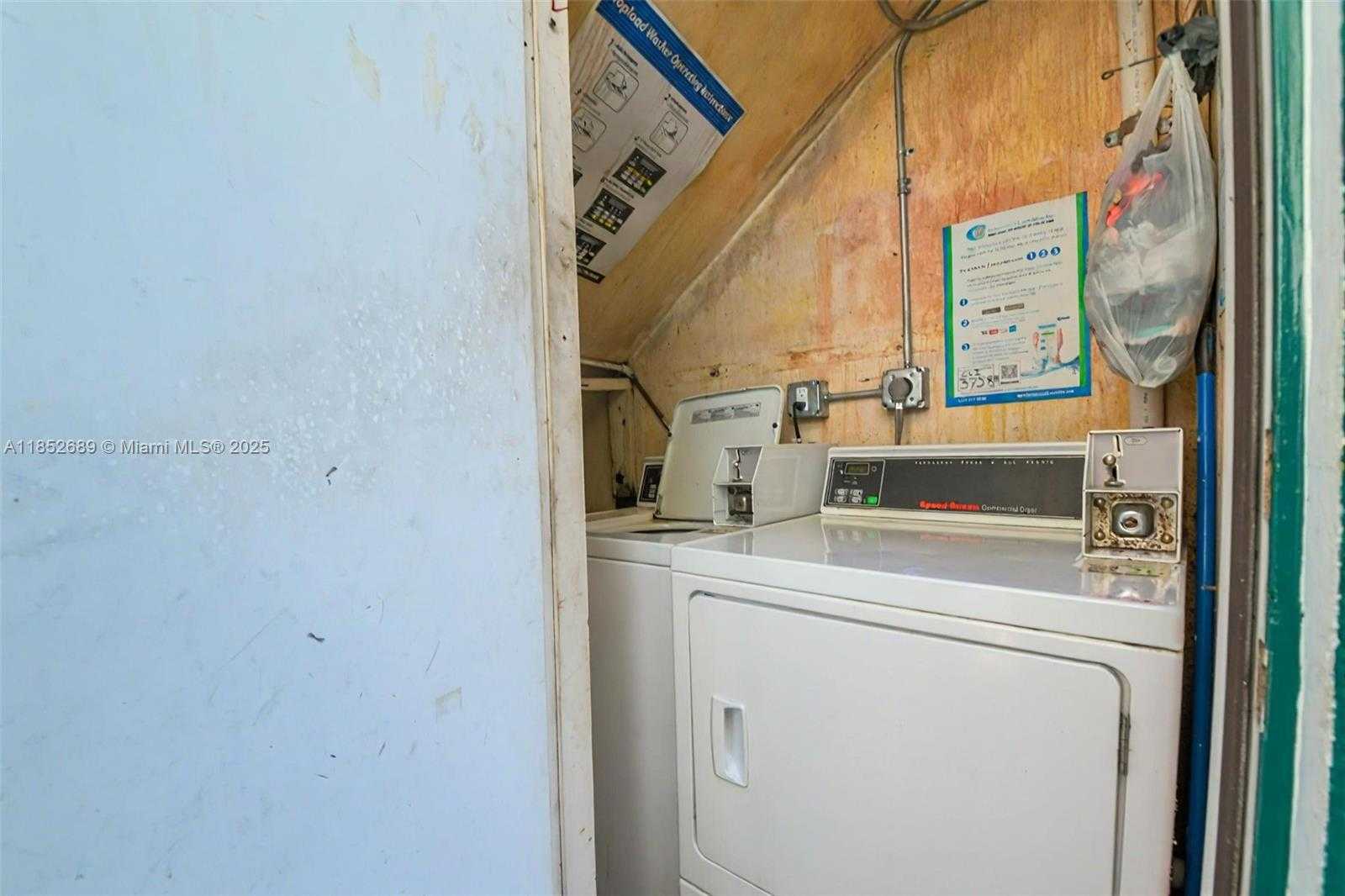 Small Image of 934 MERIDIAN AVE #15, Miami Beach Number 14