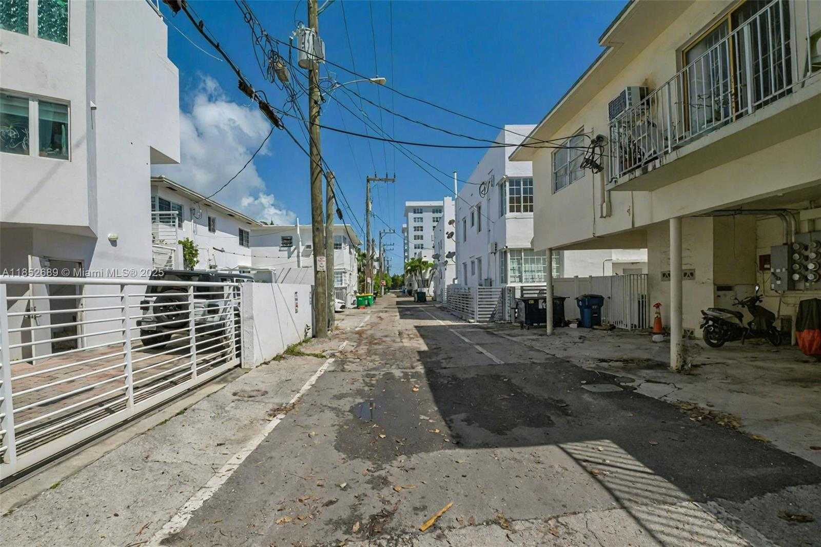 Small Image of 934 MERIDIAN AVE #15, Miami Beach Number 21