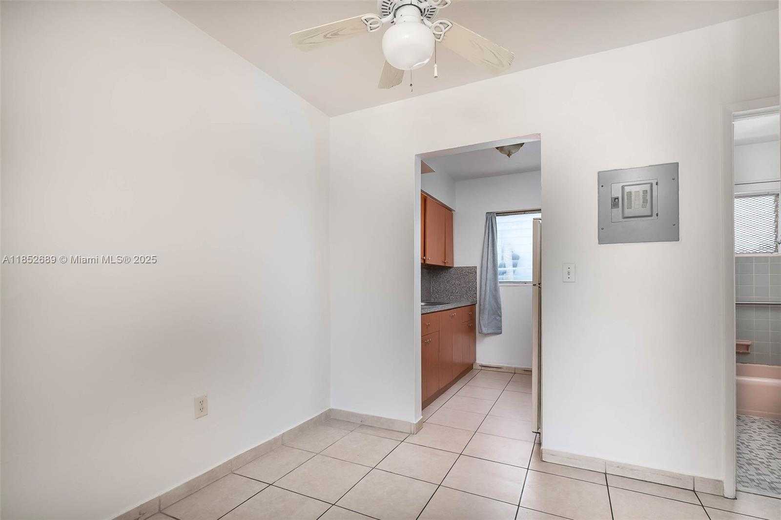 Small Image of 934 MERIDIAN AVE #15, Miami Beach Number 3