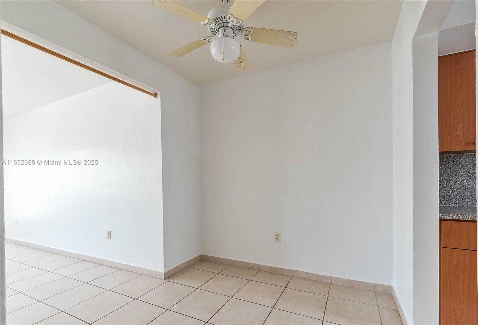 Small Image of 934 MERIDIAN AVE #15, Miami Beach Number 4