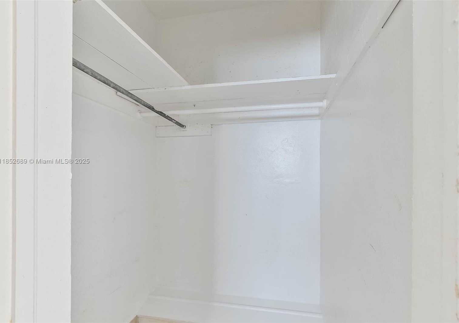 Small Image of 934 MERIDIAN AVE #15, Miami Beach Number 9