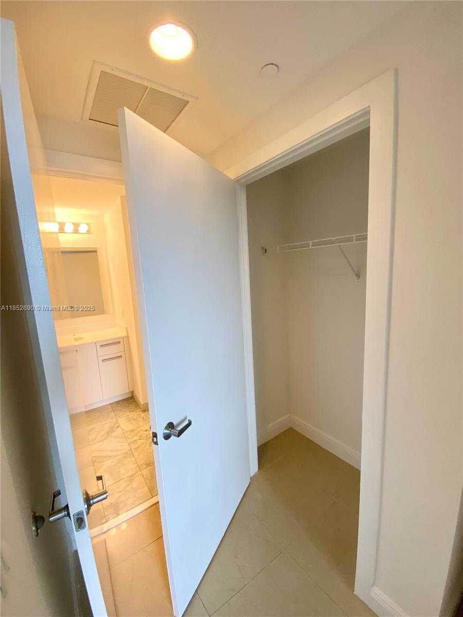 Small Image of 1060 BRICKELL AVE #1413, Miami Number 13