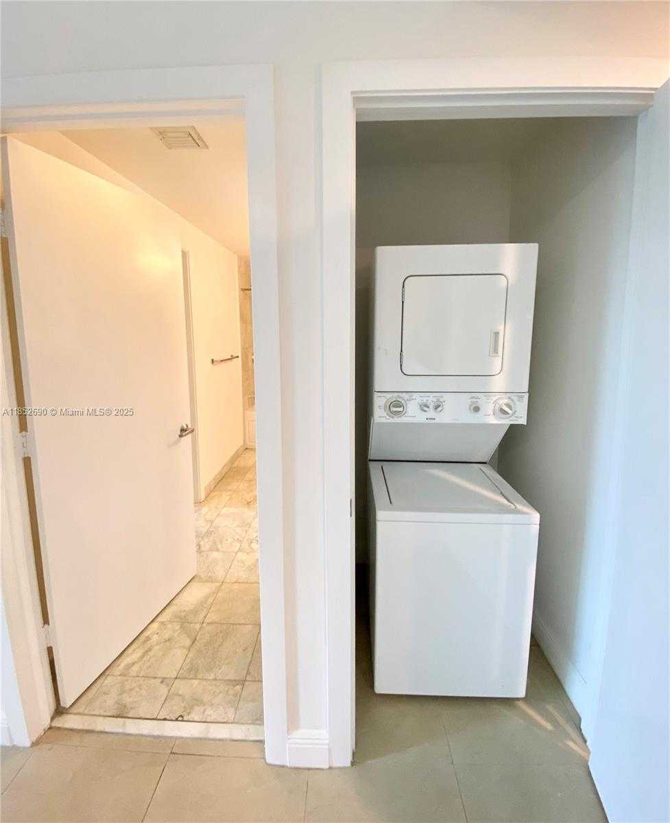 Small Image of 1060 BRICKELL AVE #1413, Miami Number 14
