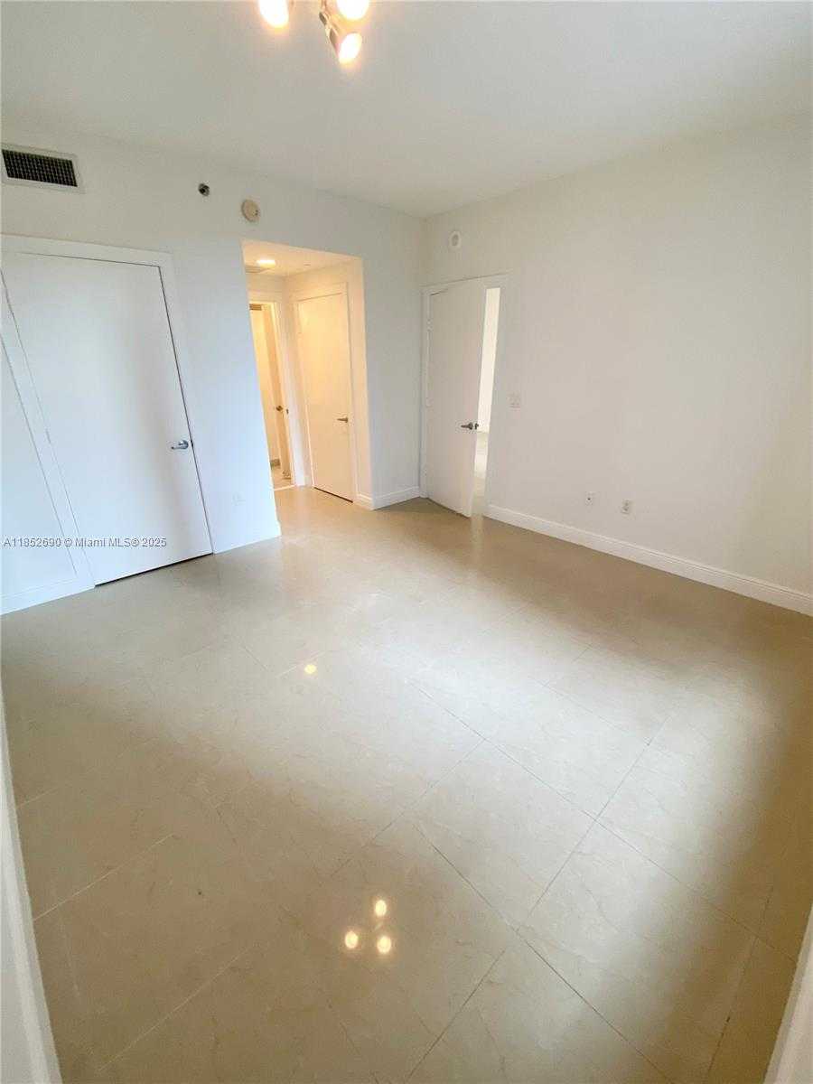 Small Image of 1060 BRICKELL AVE #1413, Miami Number 15