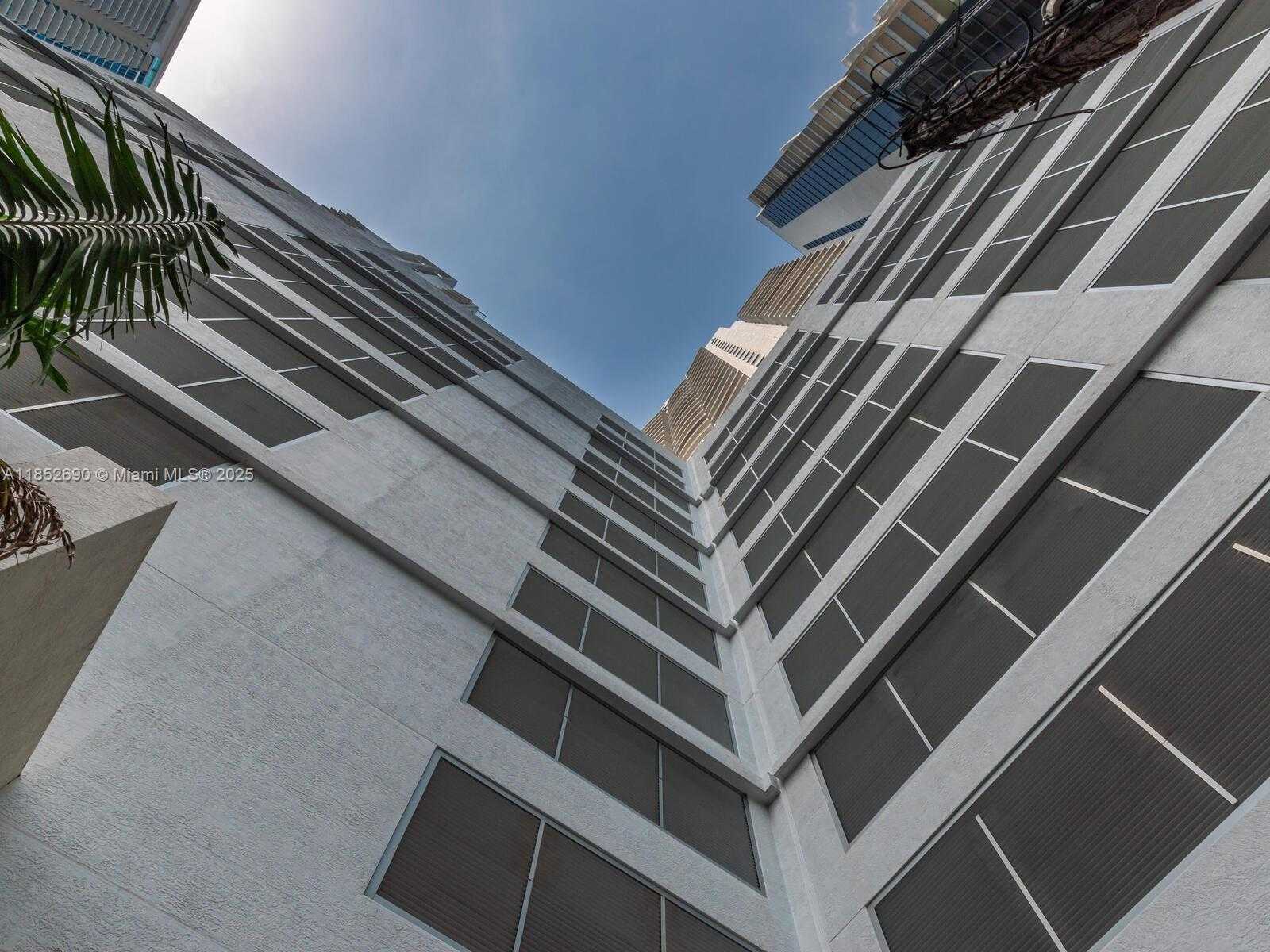 Small Image of 1060 BRICKELL AVE #1413, Miami Number 21