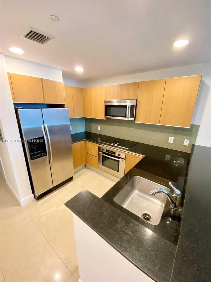 Small Image of 1060 BRICKELL AVE #1413, Miami Number 3