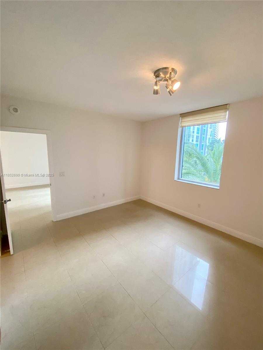 Small Image of 1060 BRICKELL AVE #1413, Miami Number 8