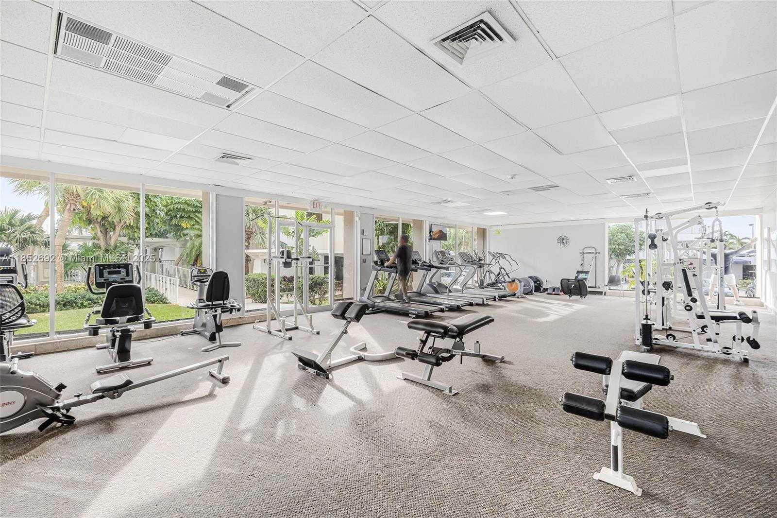 Small Image of 300 BAYVIEW DR #812, Sunny Isles Beach Number 18