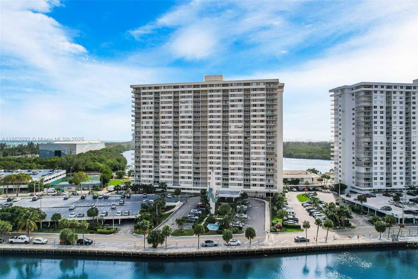 Small Image of 300 BAYVIEW DR #812, Sunny Isles Beach Number 6