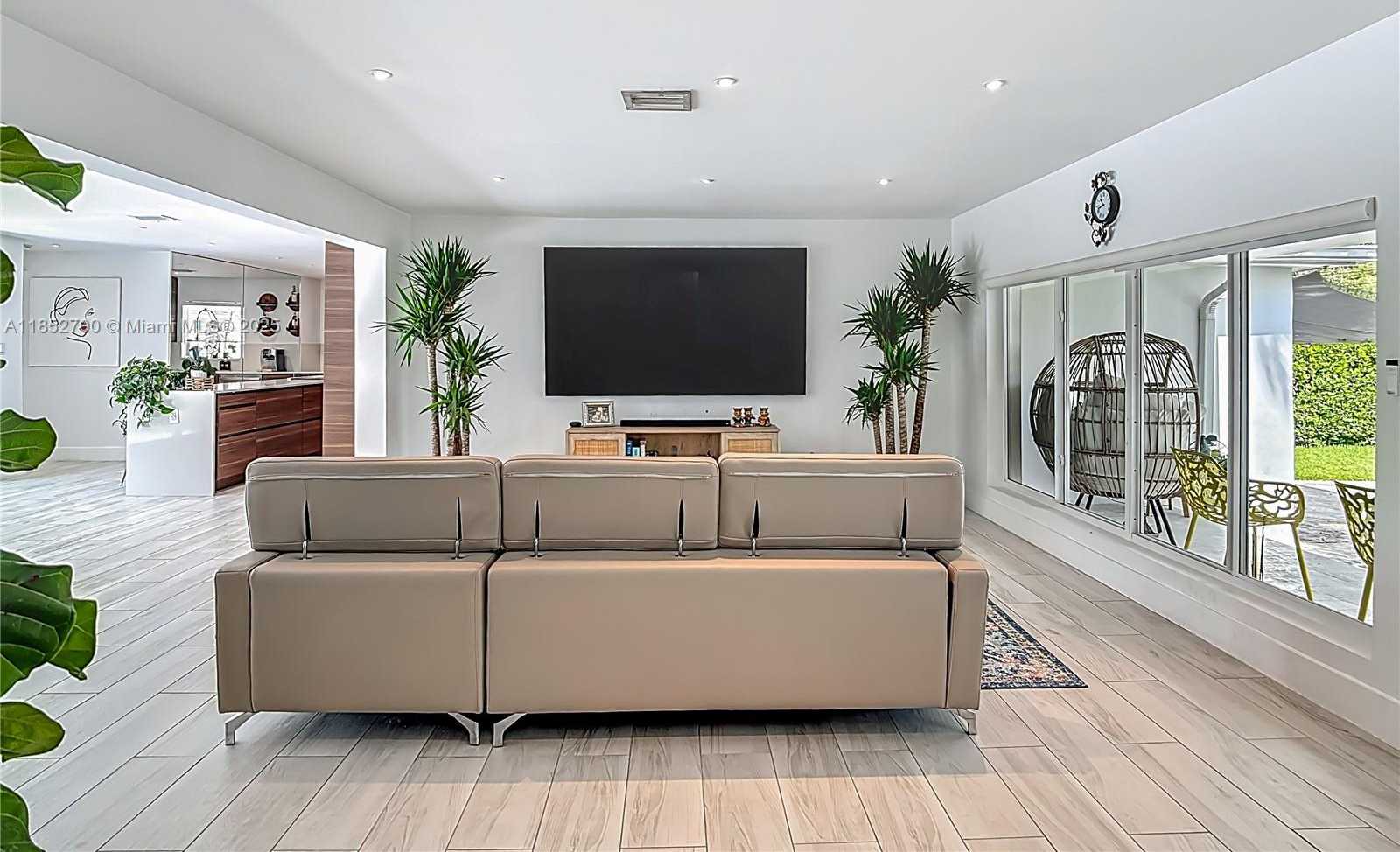Small Image of 1080 NORTH EAST 104TH ST, Miami Shores Number 6