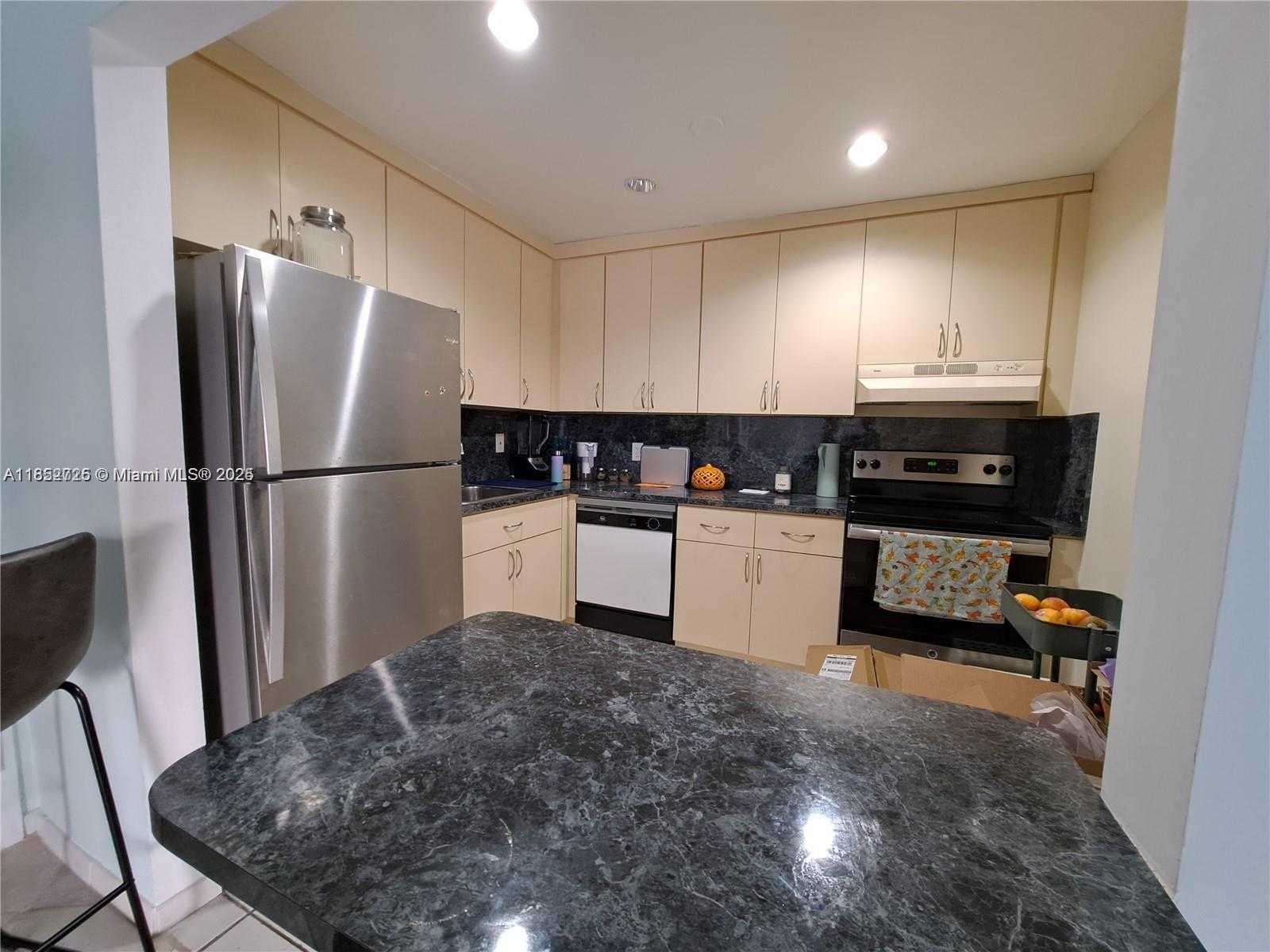 Small Image of 7150 INDIAN CREEK DR #506, Miami Beach Number 2